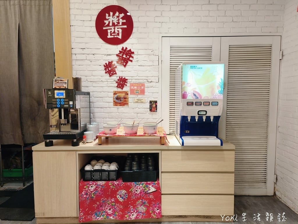 台中西區|丹閎鍋宵夜火鍋店、口碑必點蒜爆蛤蠣去骨嫩雞腿鍋~ - 第11張圖 台中火鍋店 丹閎鍋醬料