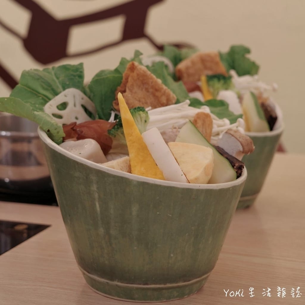 台中西區|丹閎鍋宵夜火鍋店、口碑必點蒜爆蛤蠣去骨嫩雞腿鍋~ - 第15張圖 丹閎鍋 蒜爆蛤蠣去骨嫩雞腿鍋
