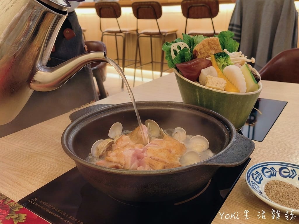 台中西區|丹閎鍋宵夜火鍋店、口碑必點蒜爆蛤蠣去骨嫩雞腿鍋~ - 第17張圖 丹閎鍋 蒜爆蛤蠣去骨嫩雞腿鍋