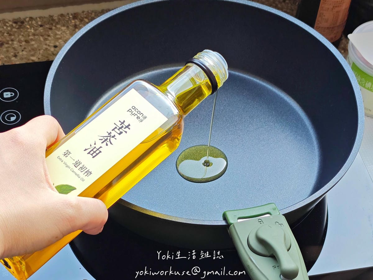 型男大主廚推薦苦茶油連淨評價｜AconPure苦茶油食譜分享+古早味台式肉燥推薦｜無素感素肉燥也能煮出熟悉的好味道!