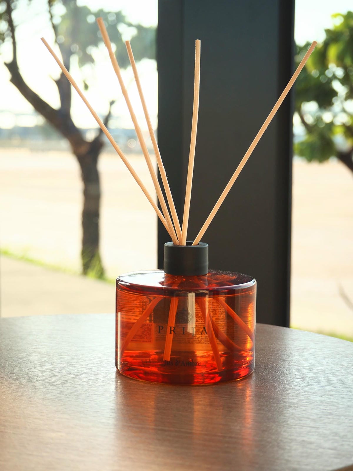 居家質感香氛推薦｜PRIJA 沛嘉活力人蔘髮膚沐浴洗髮露、木質檀香室內擴香、木質檀香蠟燭